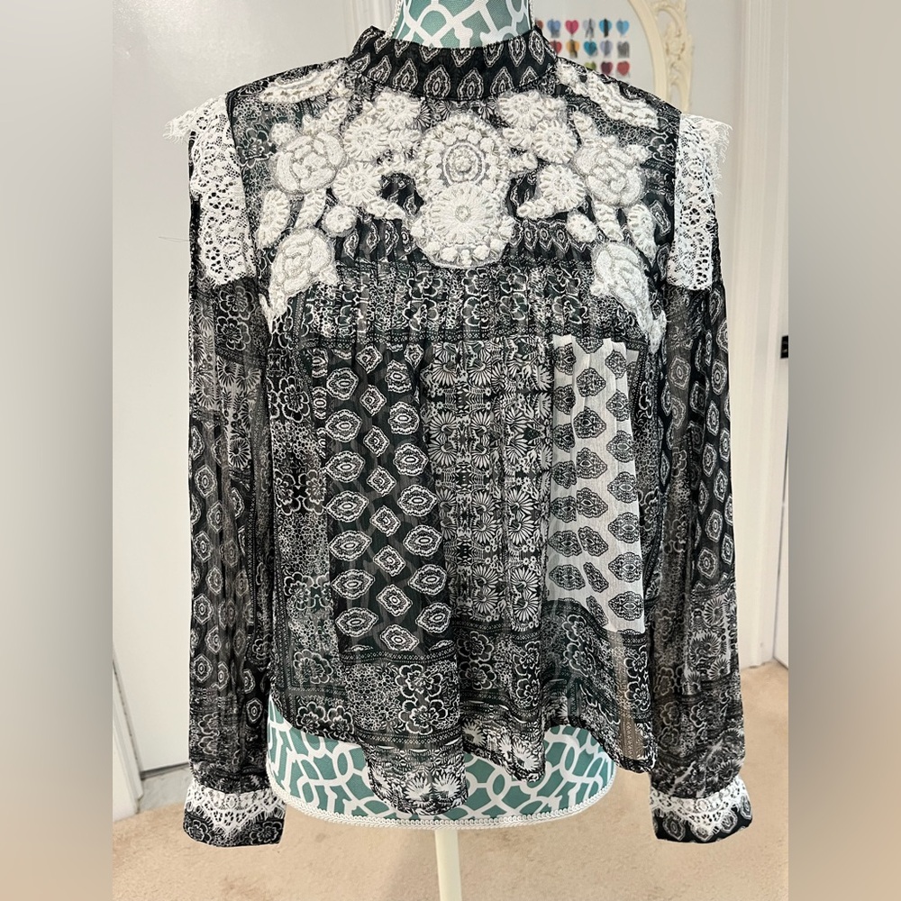 GUESS Elegant Black and White Blouse with lace handwork